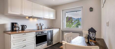 Kühlschrank, Ofen, Herdplatte, Geschirrspüler