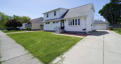 Luxurious Apartment only few minutes away from UB & Buffalo Airport!!
