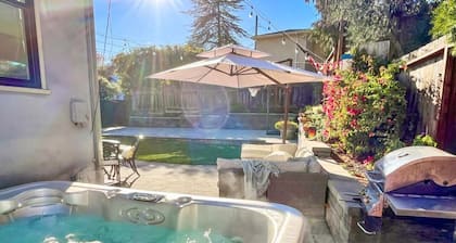 Hot Tub, Bright, Modern, steps to downtown