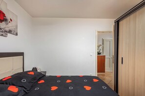 1 bedroom, iron/ironing board, free WiFi, bed sheets
