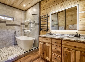 Bathtub, towels