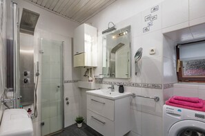 Shower, jetted tub, hair dryer, towels