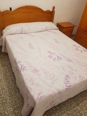 3 bedrooms, bed sheets