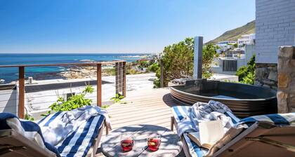 Luxurious Camps Bay Retreat w Sea Views Rock Residence