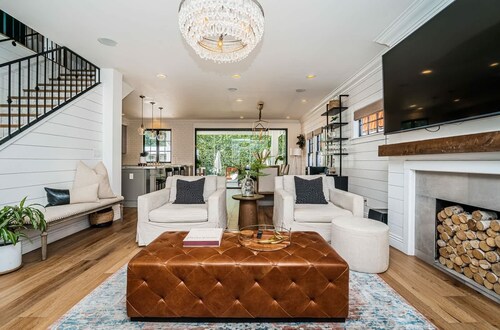 Stunning + Spacious Family Friendly Home Near Zoo