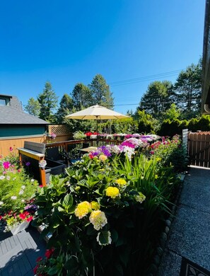 Terrace/patio - Garden Home In Victoria (Victoria)