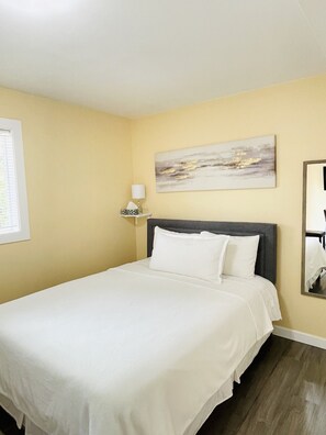 1 bedroom, desk, iron/ironing board, free WiFi - Garden Home In Victoria (Victoria)