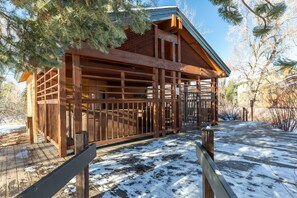 Exterior - Steps to Free Ski/Town Bus Stop, Hot Tub, Eat/Drink/Shop + W/D in Unit-Gas Fireplace-View-Updated (Steamboat Springs)