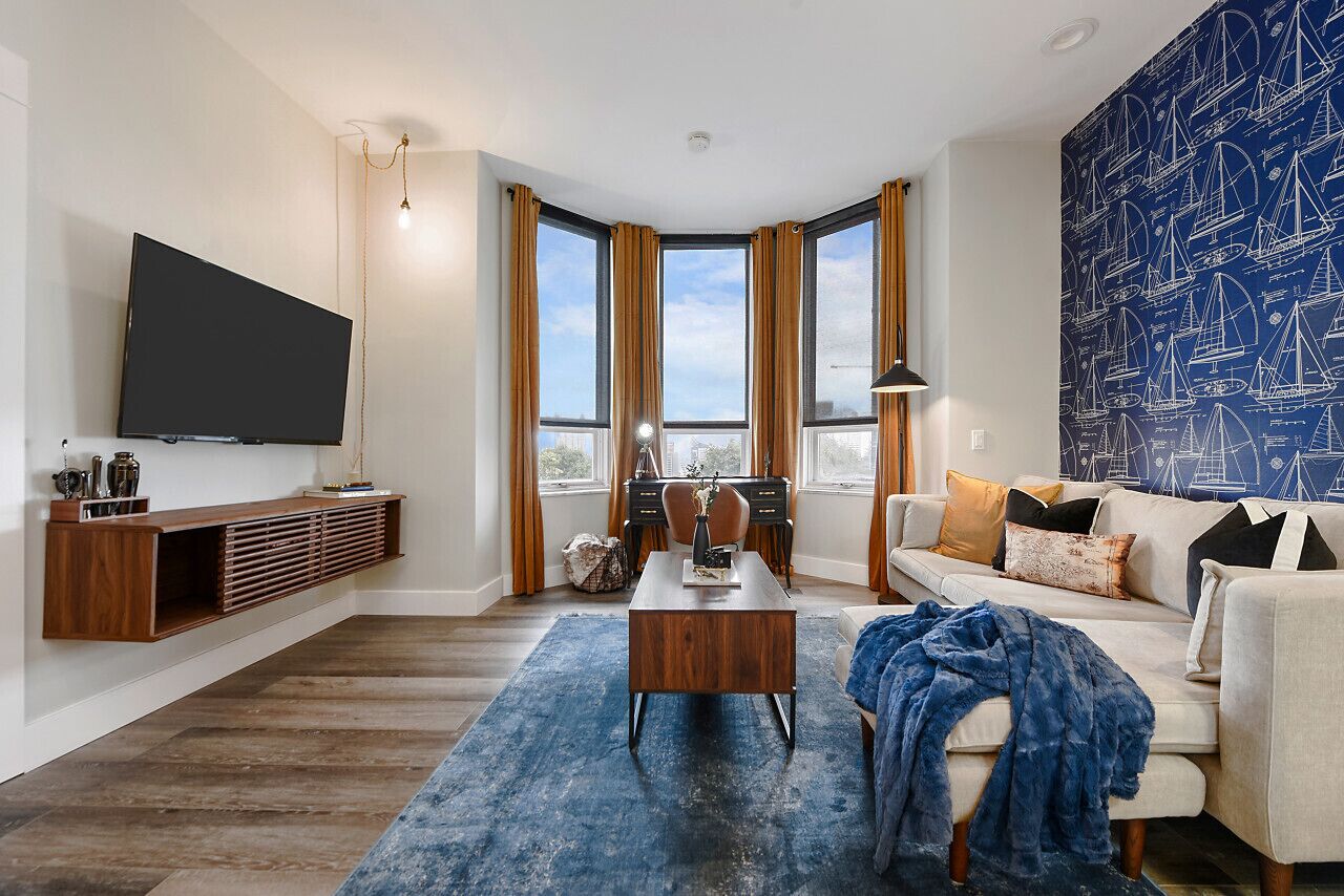 Smart TV, books, stereo, offices