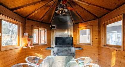 "Chloe”Trailer house hotel where a large number of people can stay