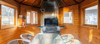 "Chloe”Trailer house hotel where a large number of people can stay