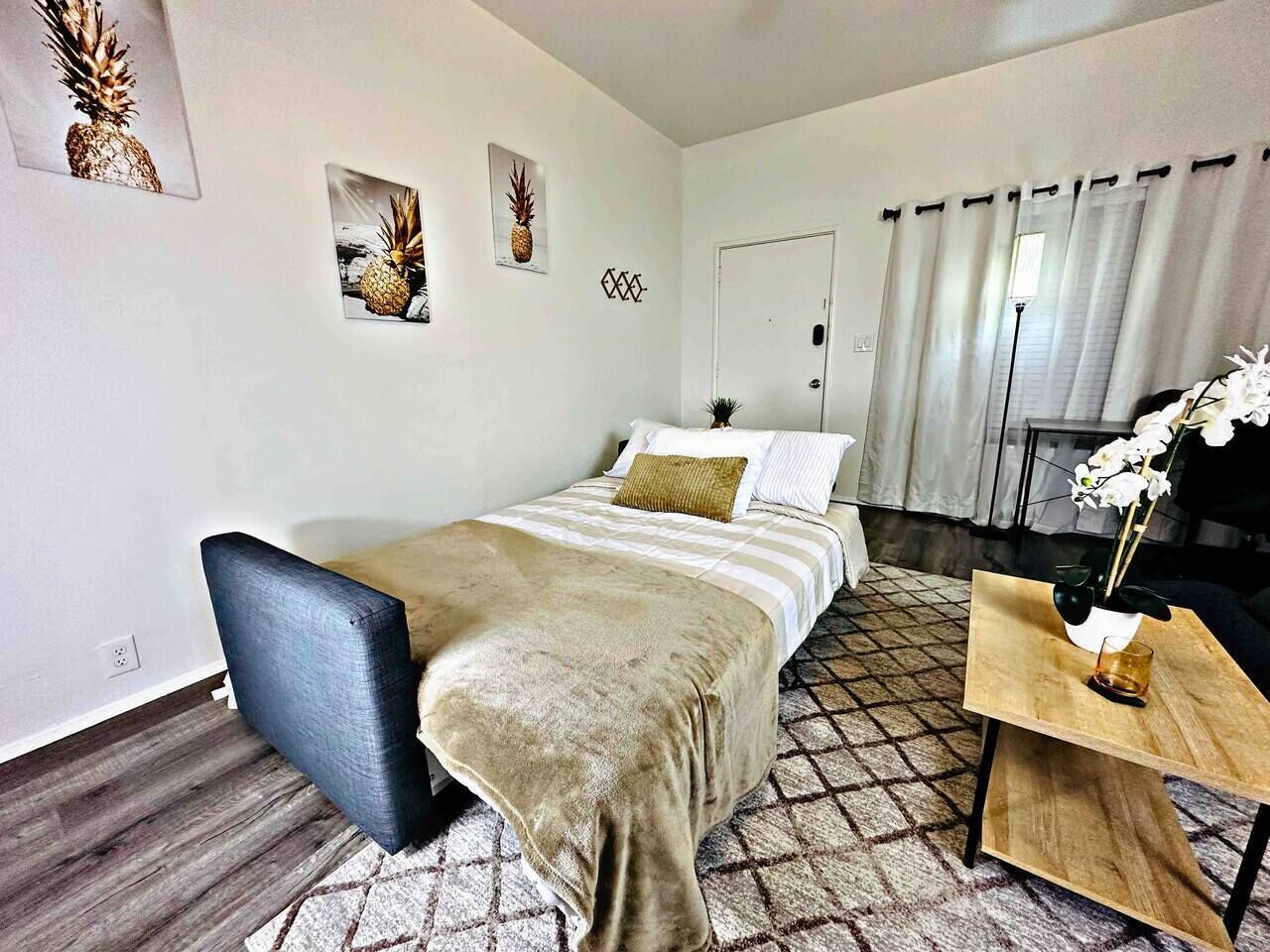 1 chambre, coffre-fort, bureau, fer et planche à repasser