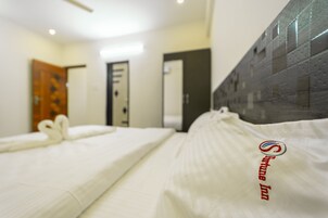 Ropa de cama de alta calidad, escritorio, wifi gratis y ropa de cama 