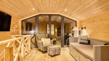 2 bedrooms, desk, internet