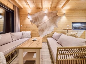 TV, fireplace - Luxe Timber Lodge & Yoga Loft by Interhome (Mladé Buky)