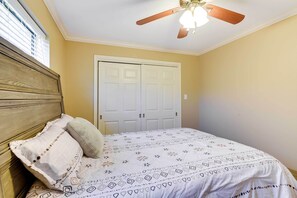 1 chambre, fer et planche à repasser, Wi-Fi, draps fournis