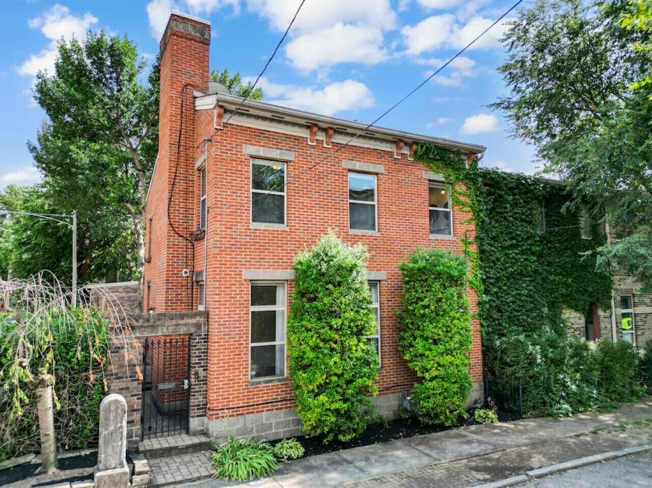 Lux Townhome | Walk Everywhere | 2-car Garage!
