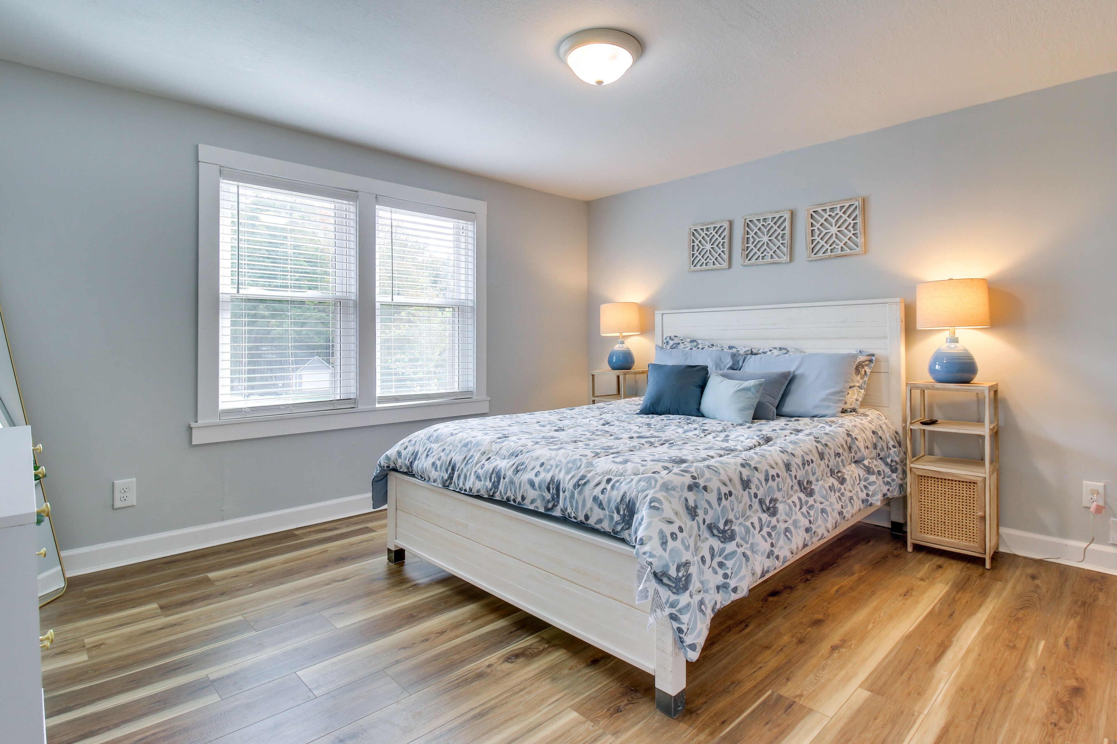 4 chambres, fer et planche à repasser, Wi-Fi, draps fournis