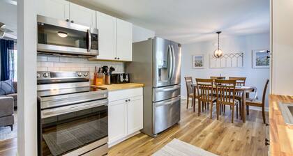 Hillsboro Hideaway w/ Private Hot Tub & Bunkhouse!