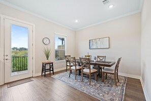 Dining - Make Your Final Stand at this Alamo Style All Inclusive Furnished Rental! (Georgetown)