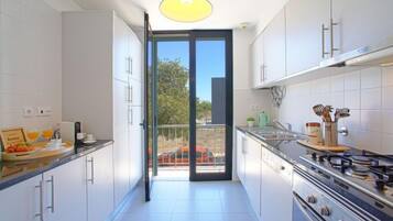 Fridge, microwave, oven, dishwasher