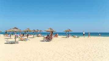 Una spiaggia nelle vicinanze