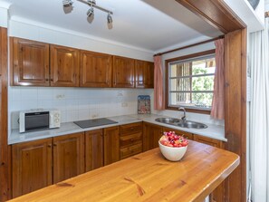 雪櫃、高腳椅、廚房用具/餐具/器皿