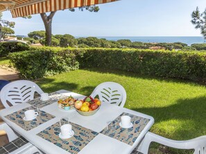 Outdoor dining - "Melis II M3 Playa de Pals" by Interhome (Pals)