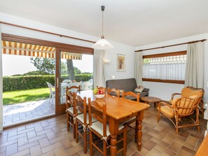 Dining - "Melis II M3 Playa de Pals" by Interhome (Pals)