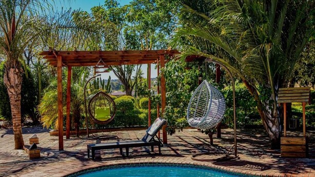 House | Pool | Indoor pool - House - Sleeps 10 - Pool - Parking - Patio (Bulawayo)