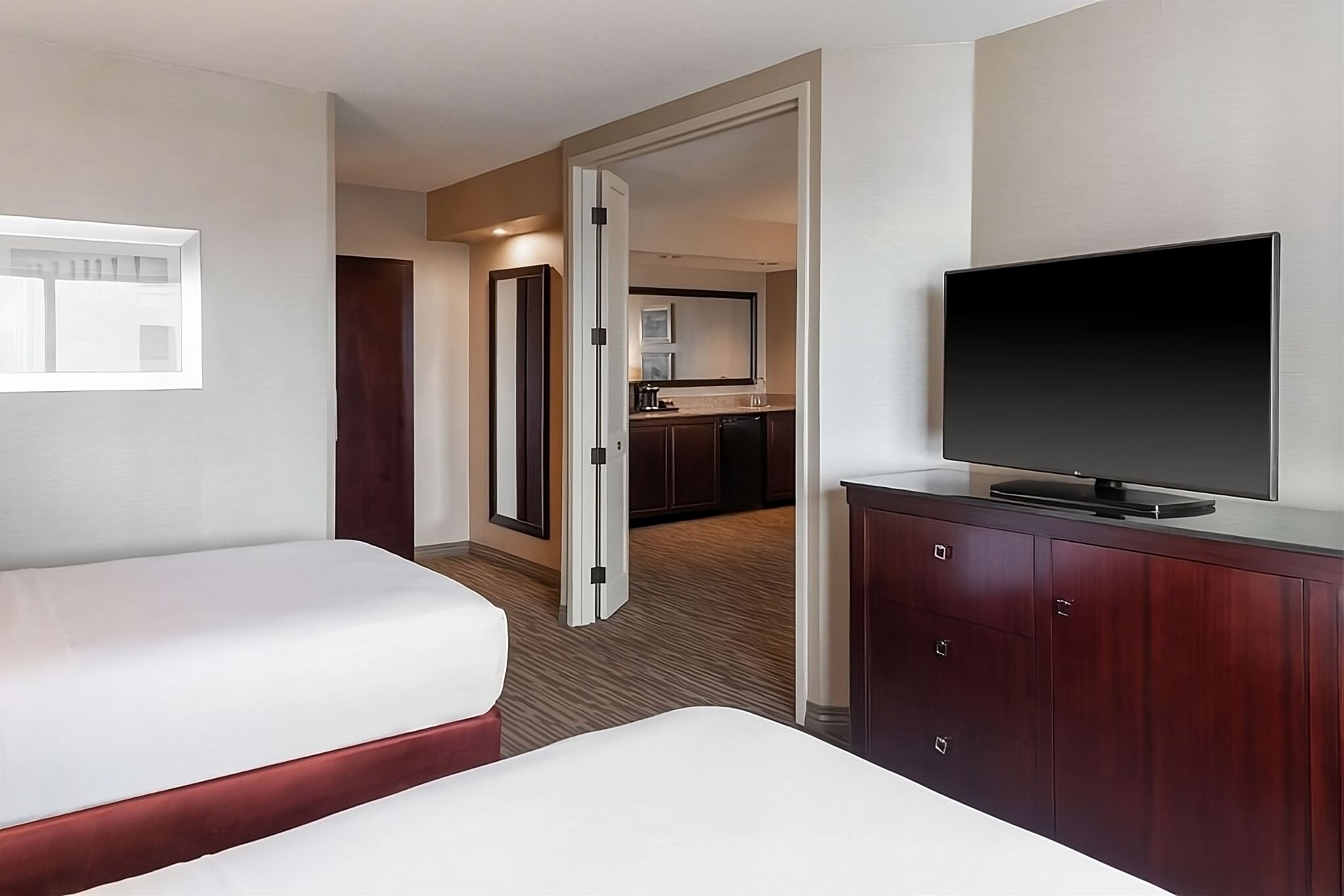 Explore Columbus from Here! River View, Near Center of Science and Industry!