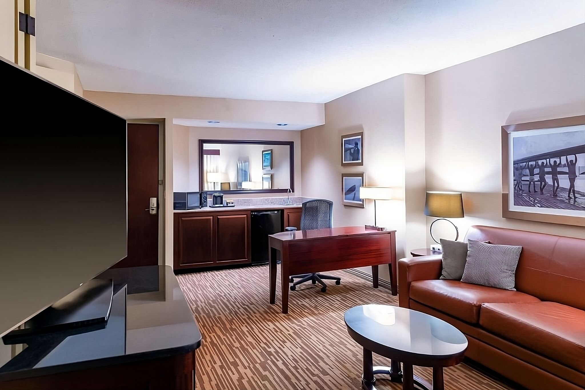 Comfort and Convenience! Near the Center of Science and Industry!