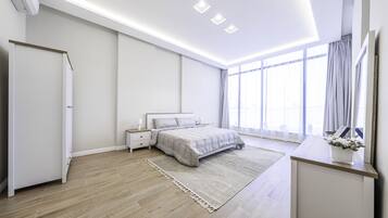 Lägenhet - 3 sovrum - bottenvåning | 2 sovrum, individuell inredning, unika möbler och strykjärn/strykbräda