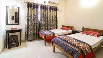 8 bedrooms, iron/ironing board, WiFi, bed sheets