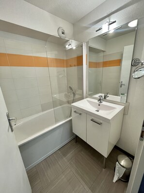 Hair dryer, toilet paper - T2 vue Montagne, Accès Direct aux Pistes, Avec Piscine (Vars)