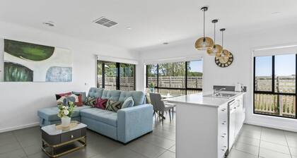 Holiday Home VIC Officer 5BR WiFi Parking