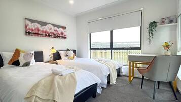 5 bedrooms, desk, iron/ironing board, travel cot