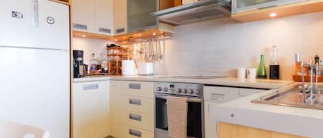 Panoramic Apartment | Private kitchen | Fridge, oven, stovetop, dishwasher