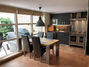 Fridge, microwave, oven, coffee/tea maker