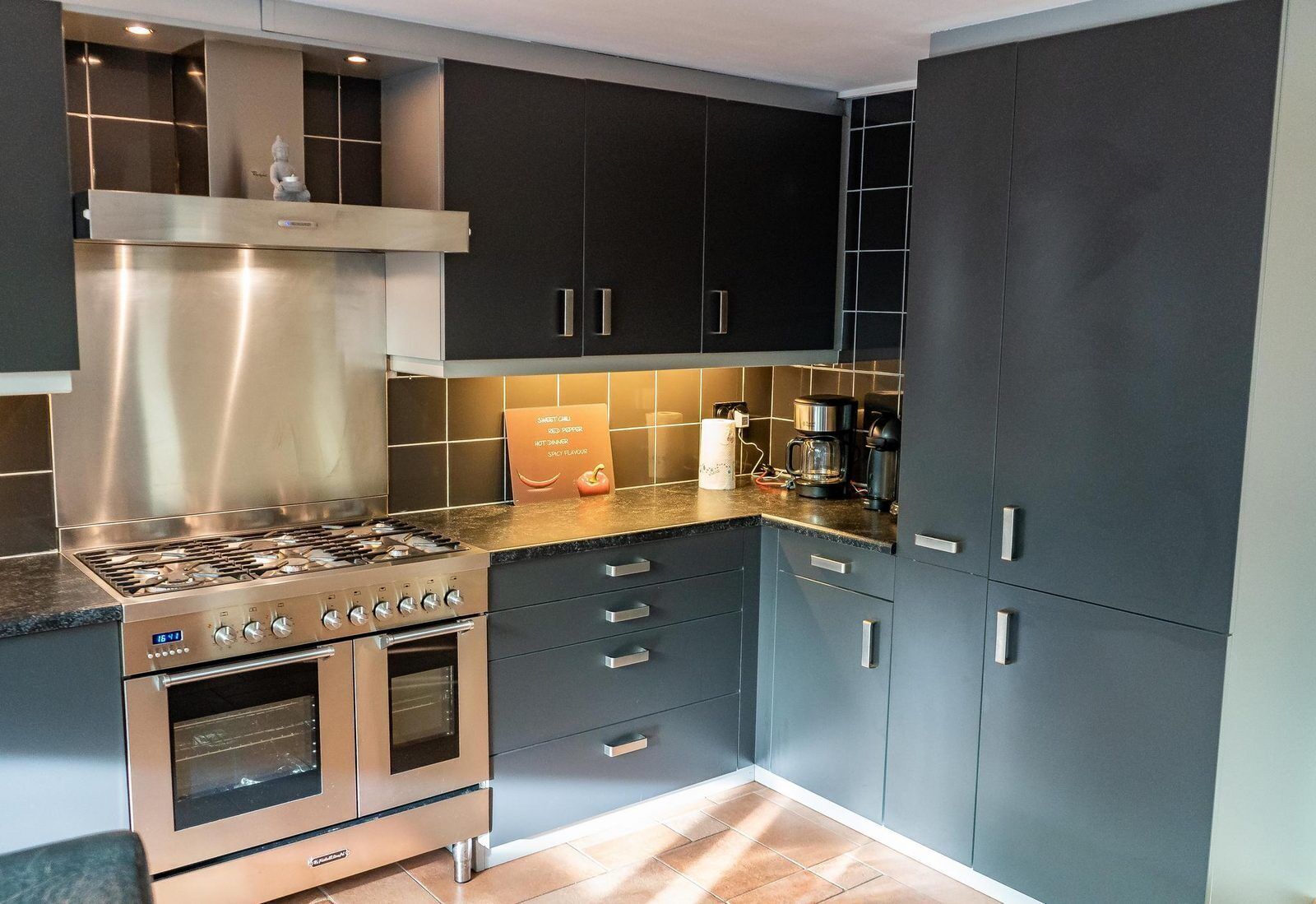 Fridge, microwave, oven, coffee/tea maker