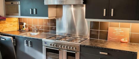 Frigorifero, microonde, forno, macchina per tè/caffè