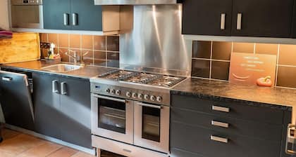 Komfortabel und Modern Eingerichtetes Ferienhaus, 4 Personen, Wlan