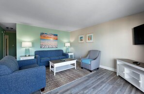 TV - Modern Coastal Retreat Two Bdrm Condo on Low Floor (Myrtle Beach)