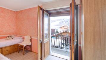 3 bedrooms, free WiFi, bed sheets