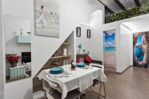 Dining - Holiday Home "La Casita de la Reina" with Private Terrace & Wi-Fi (Valencia)