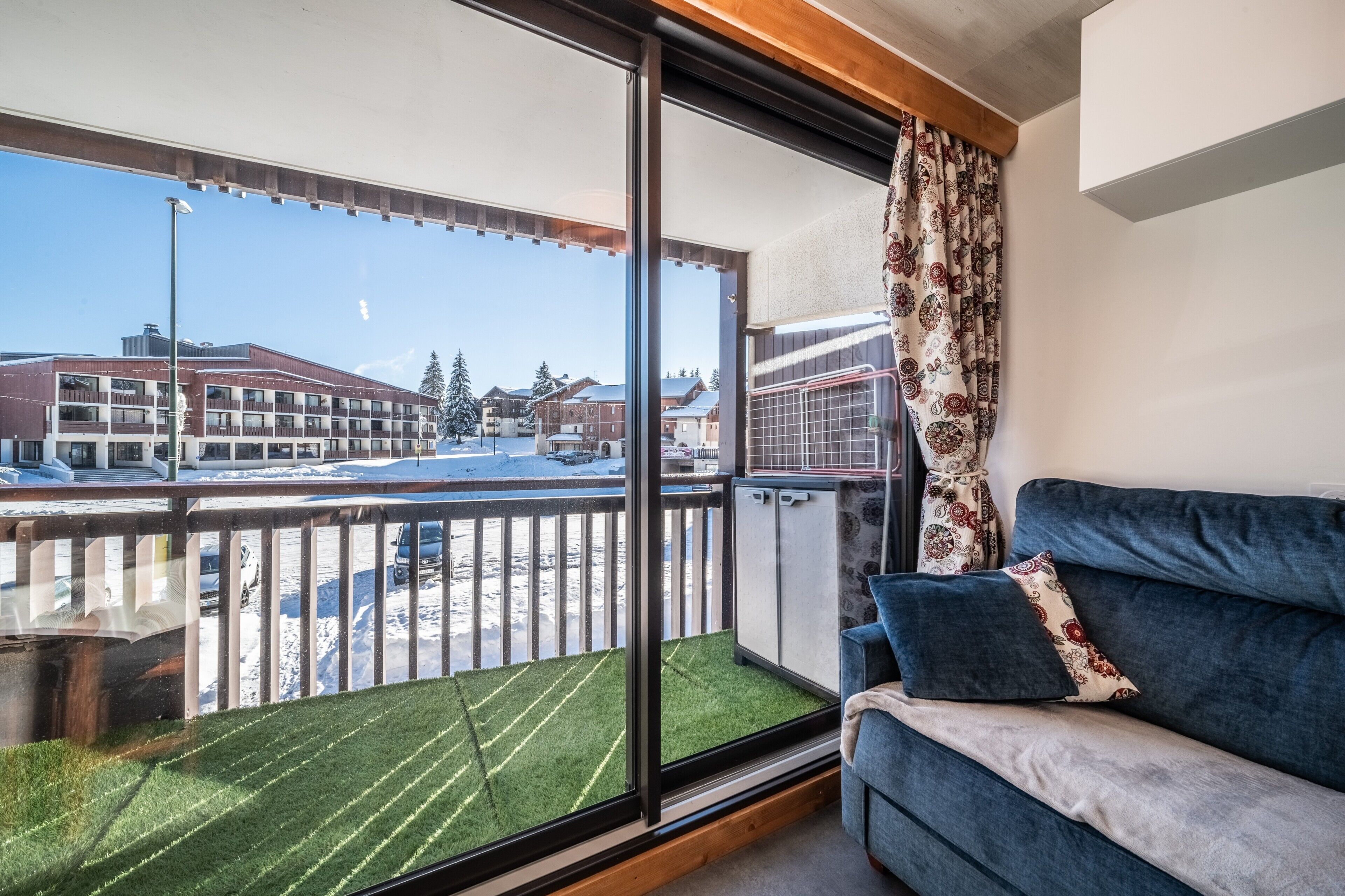 テレビ、卓球台