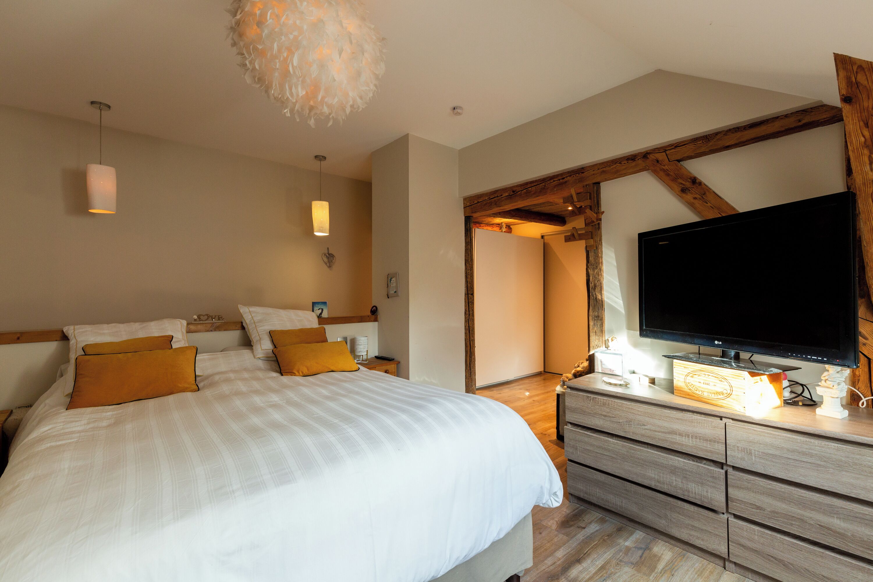 3 slaapkamers, een strijkplank/strijkijzer, gratis wifi, beddengoed