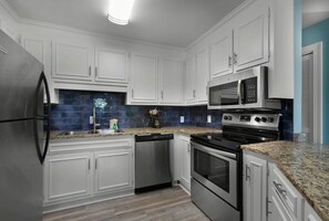 Fridge, microwave, oven, stovetop - Beach Bliss Haven 2 Bedroom with Resort Amenities (Myrtle Beach)