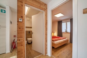 Dusch, hårtork och handdukar