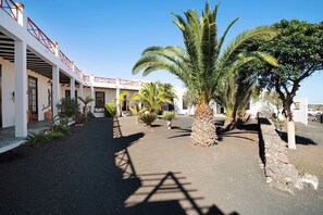 Property grounds - Country House 'Finca Emblemática - Nº1 Tisalaya' with Mountain Views, Shared Pool and Wi-Fi (La Vegueta)